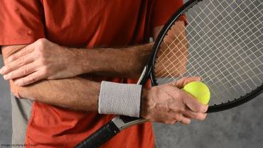 Understanding the symptoms and causes of tennis and golfer’s elbow